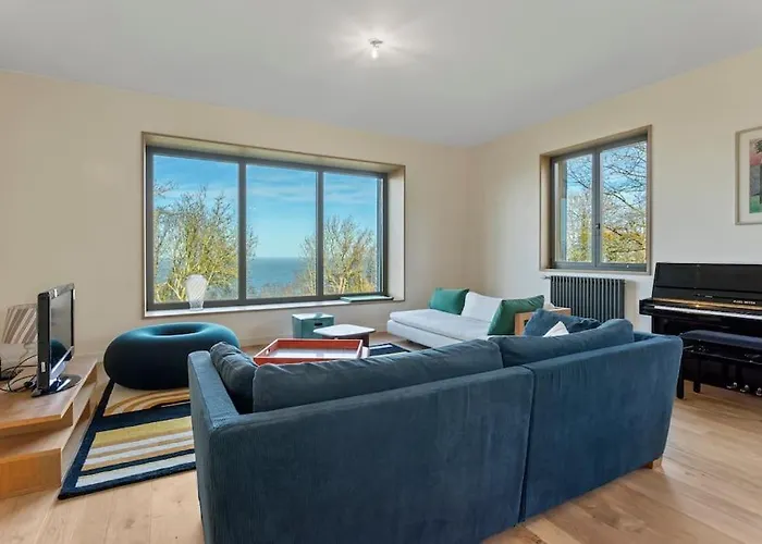 Maison Face A La Dans Un Domaine Ecologique